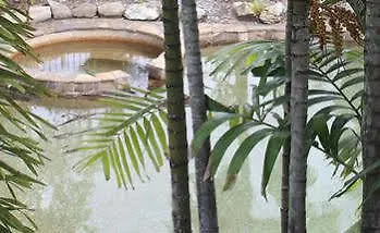 Cairns Tropical Gardens Motel